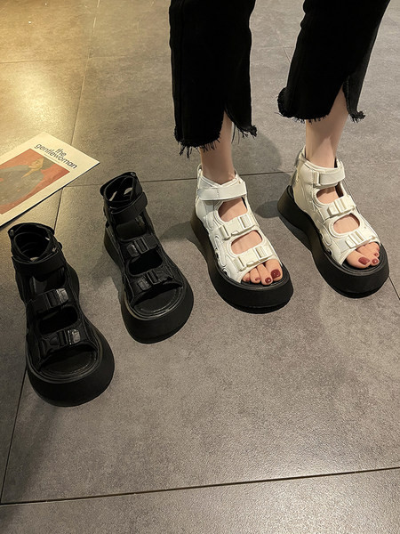 Модерни римски сандали с пластмасови закопчалки и платформа
