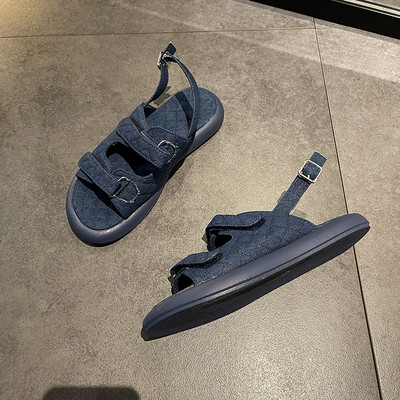 Γυναικεία σανδάλια με στερέωση velcro και μεταλλική αγκράφα