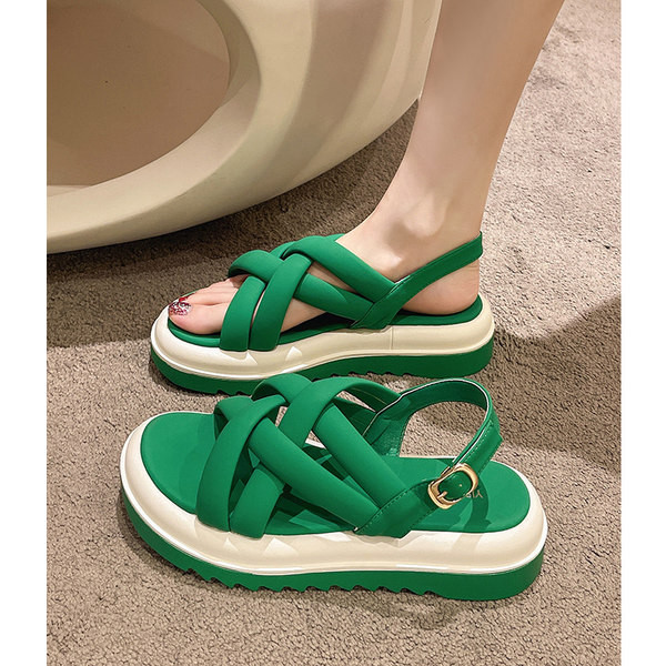 Νέο μοντέλο σανδάλια πλατφόρμας με απαλά υφασμάτινα λουράκια