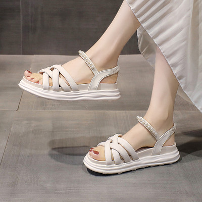 Ženske sandale s poprečnim remenčićima i ukrasnim perlicama