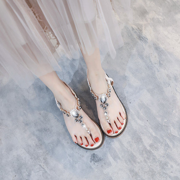 Дамски  модерни сандали между пръста с декоративни камъни