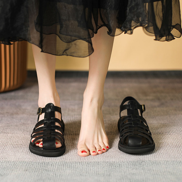 Ženske sandale sa kopčom od eko kože