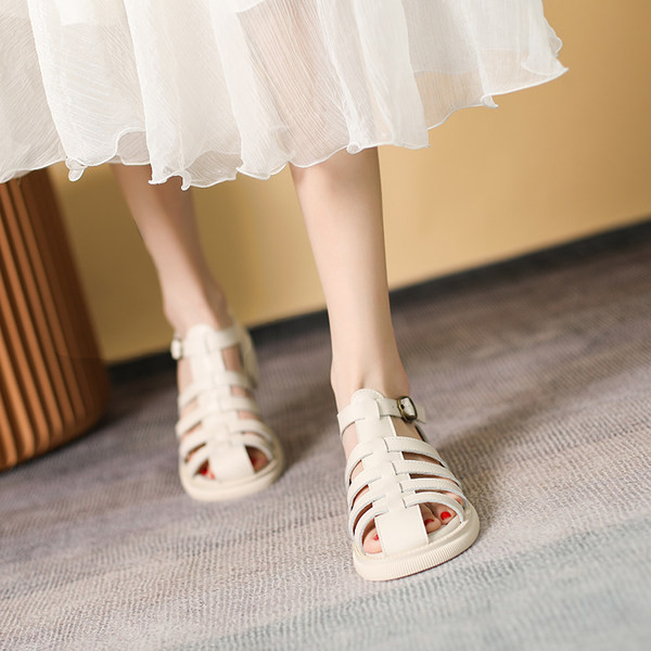 Ženske sandale sa kopčom od eko kože