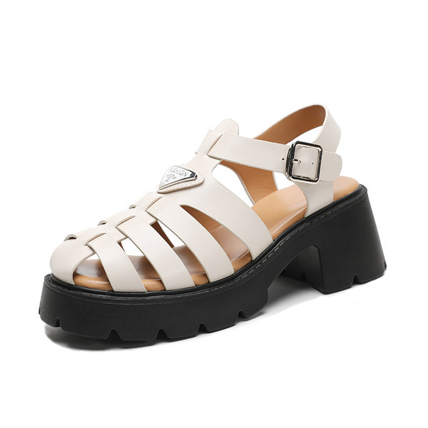 Ženske sandale od eko kože sa grubim đonom i metalnim kopčanjem