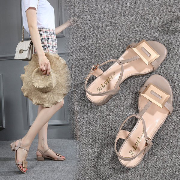 Ženske sandale s metalnim ukrasom i tankim remenčićima