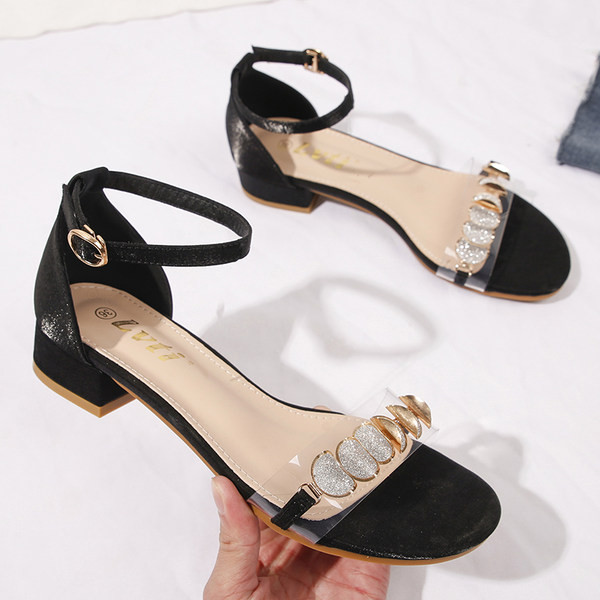 Γυναικεία πέδιλα με τετράγωνο τακούνι 2,5 cm