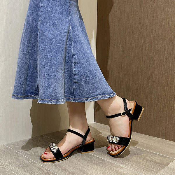 Ženske sandale sa ukrasnim kamenčićima