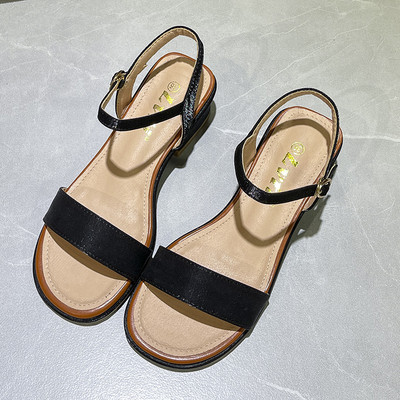 Κλασικό μοντέλο γυναικεία σανδάλια από οικολογικό δέρμα με χοντρό τετράγωνο τακούνι