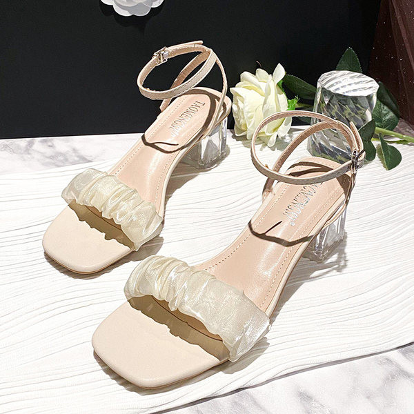 Γυναικεία πέδιλα με λουράκια από τούλι και διάφανο τακούνι