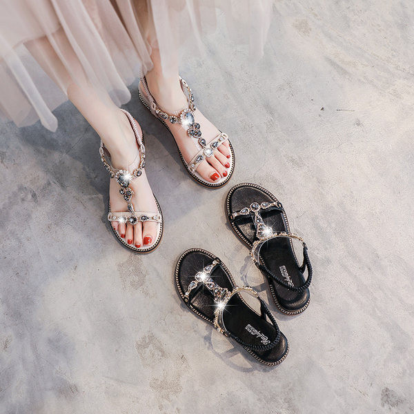 Дамски сандали с равна подметка и декоративни камъни и метални нитове