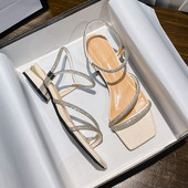 Ženske sandale na četvrtastu petu 2,5 cm i ukrasnim kamenčićima