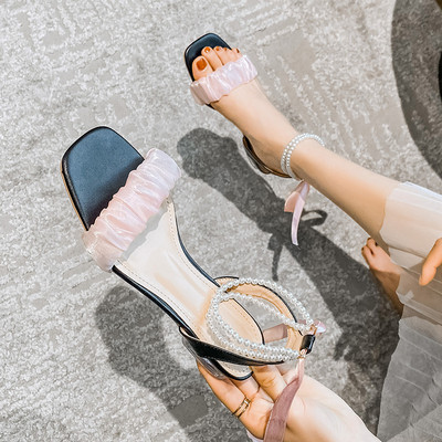 Γυναικεία casual πέδιλα με μαζεμένο υφασμάτινο λουράκι και πέρλες