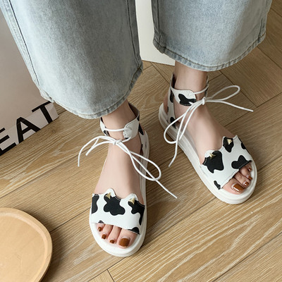 Γυναικεία πέδιλα με σόλα ύψους 3cm και κορδόνια