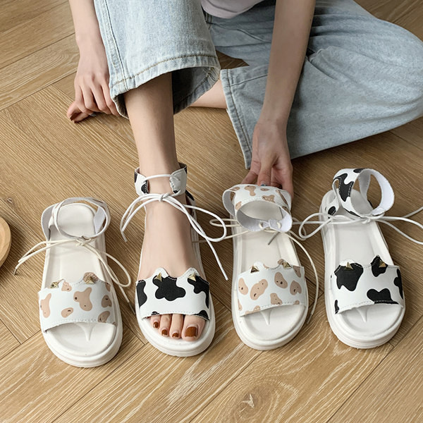 Γυναικεία πέδιλα με σόλα ύψους 3cm και κορδόνια