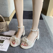 Γυναικεία σανδάλια με κορδέλα από πέρλες