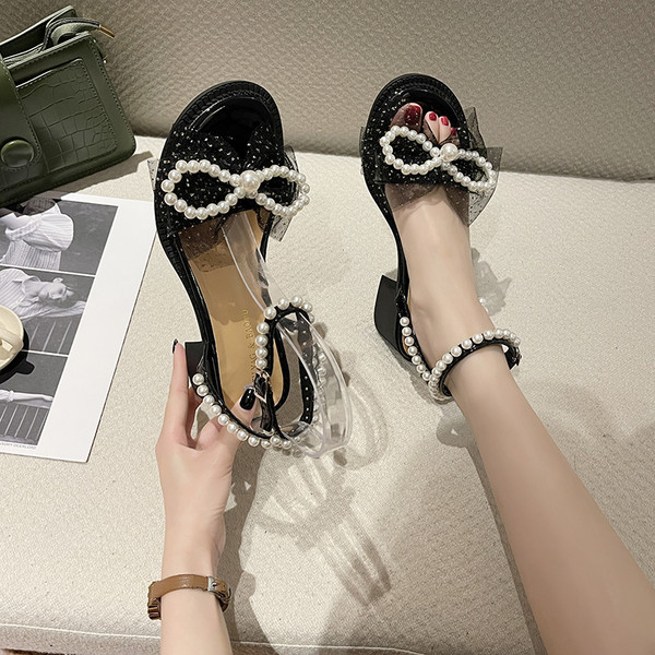 Γυναικεία σανδάλια με κορδέλα από πέρλες
