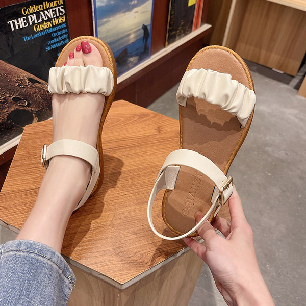 Γυναικεία πέδιλα casual από οικολογικό δέρμα με μεταλλική αγκράφα