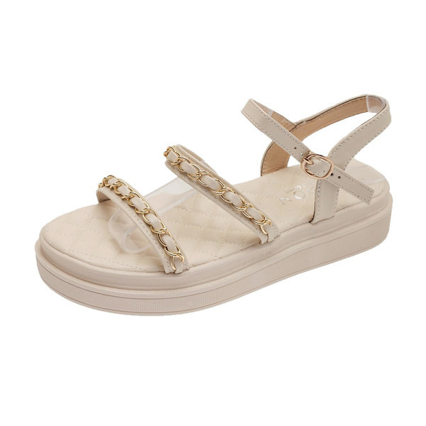 Γυναικεία casual πέδιλα με μεταλλική διακόσμηση