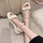 Γυναικεία πέδιλα από οικολογικό δέρμα με τετράγωνο τακούνι 3cm και πέρλες