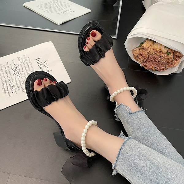 Sandale elegante cu tul și perle