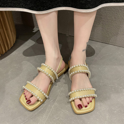 Γυναικεία πέδιλα με λουράκι από δέρμα με πέρλες