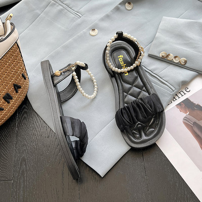 Γυναικεία έκ δερμάτινα σανδάλια με φλατ σόλα 2cm και πέρλες