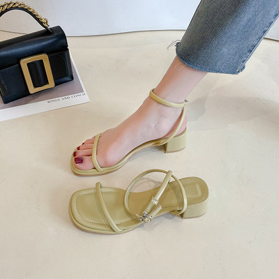 Σανδάλια με χοντρό τετράγωνο τακούνι 5cm και μεταλλικό κούμπωμα για γυναίκες