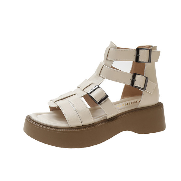 Σανδάλια πλατφόρμας σε ρωμαϊκό στυλ