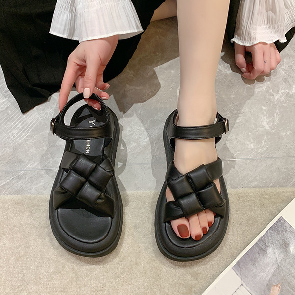 Ženske kožne sandale sa đonom visine 4cm i metalnom kopčom