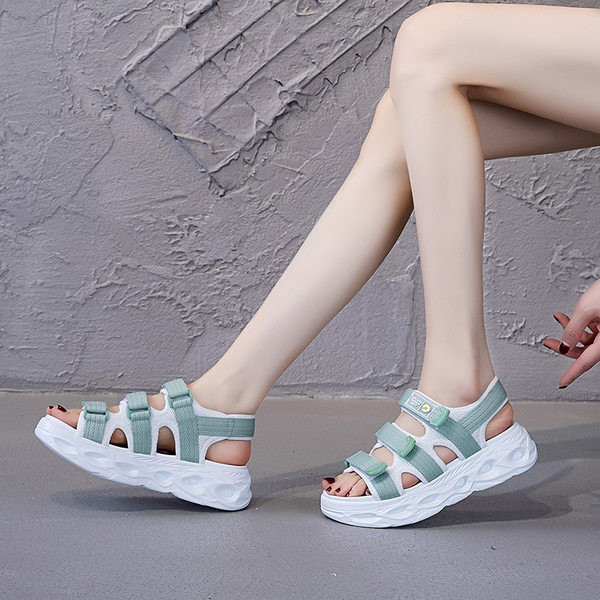 Ženske sandale s grubim potplatom i čičak zakrpama