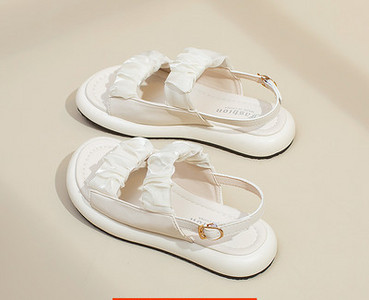 Дамски сандали на платформа с каишки от еко кожа и набран ефект