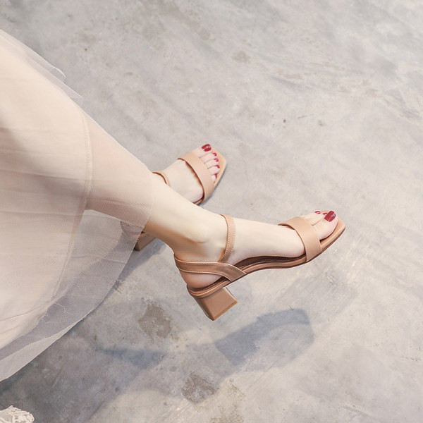 Дамски сандали с дебел квадратен ток 5см и метално закопчаване 