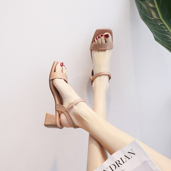 Дамски сандали с дебел квадратен ток 5см и метално закопчаване 