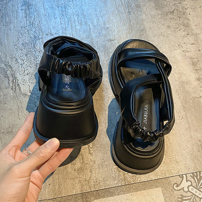 Γυναικεία σανδάλια πλατφόρμας με χιαστί λουράκι από οικολογικό δέρμα