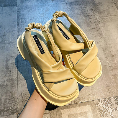 Γυναικεία σανδάλια πλατφόρμας με χιαστί λουράκι από οικολογικό δέρμα