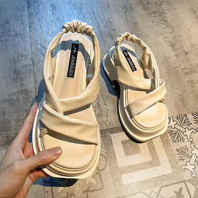 Γυναικεία σανδάλια πλατφόρμας με χιαστί λουράκι από οικολογικό δέρμα