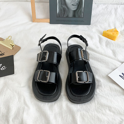 Ženske sandale od eko kože sa metalnom kopčom i ravnim đonom