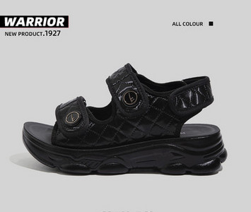 Sports-casual σανδάλια για γυναίκες - διάφορα μοντέλα