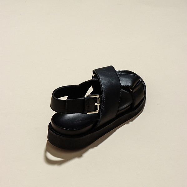 Нов модел дамски кожени сандали с катарама -черен цвят