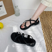 Ležerne sandale s tankim križnim remenčićima od eko kože