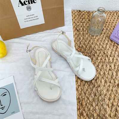 Ležerne sandale s tankim križnim remenčićima od eko kože