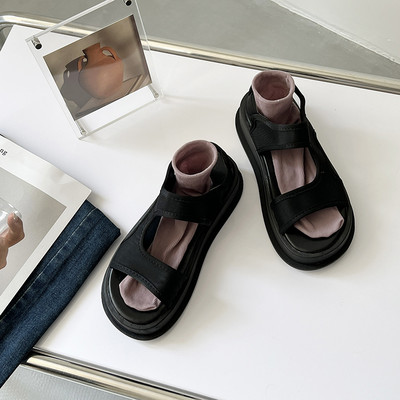 Γυναικεία casual πέδιλα με φλατ σόλα σε δύο χρώματα