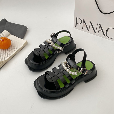 Γυναικεία πέδιλα με ψηλή σόλα 6,5 cm και πέρλες