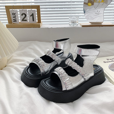 Μοντέρνα γυναικεία σανδάλια από οικολογικό δέρμα και πλατφόρμα