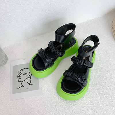 Μοντέρνα γυναικεία σανδάλια από οικολογικό δέρμα και πλατφόρμα