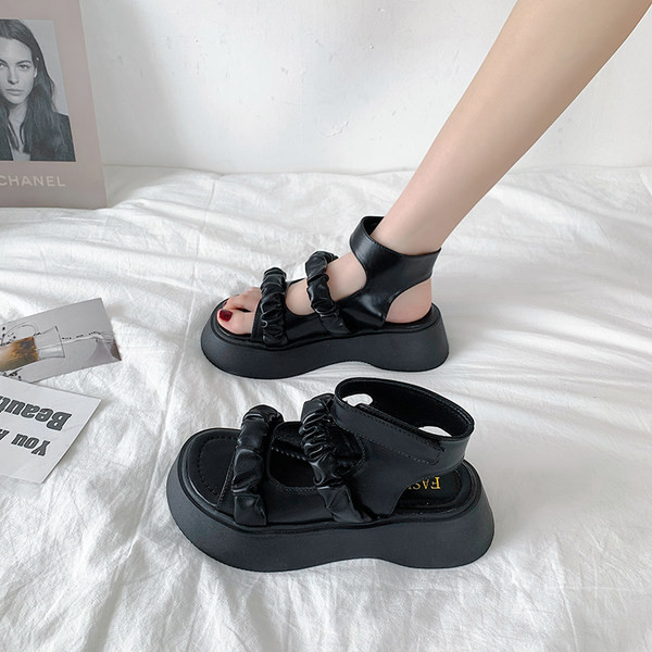 Μοντέρνα γυναικεία σανδάλια από οικολογικό δέρμα και πλατφόρμα