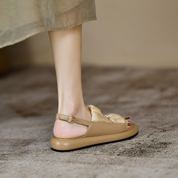 Ženske ležerne sandale s kopčom