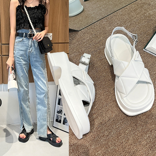 Novi model ženskih sandala na četvrtastu petu