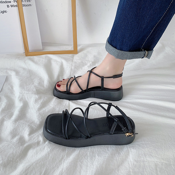 Ženske ležerne sandale od eko kože s metalnom kopčom