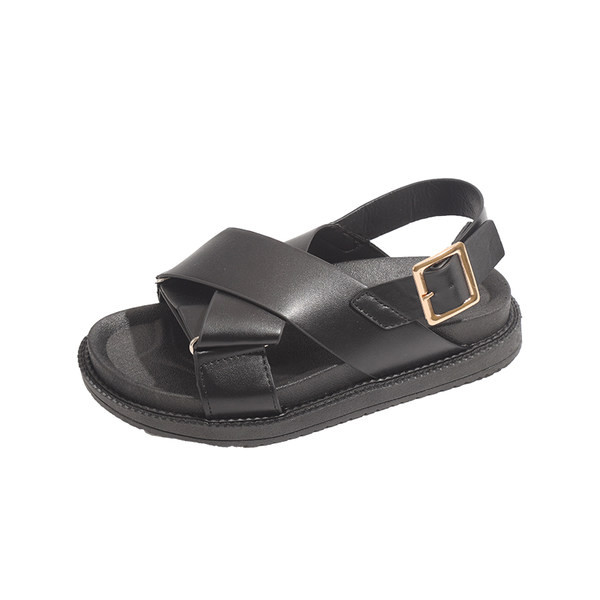 Ženske kožne sandale s ravnim potplatom i metalnim kopčanjem